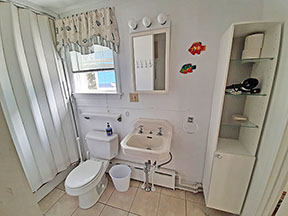 En-suite bathroom. Shower is on opposite wall
