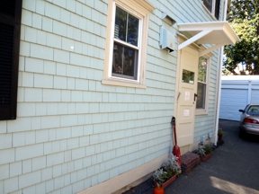 Entrance to Guesthouse off driveway